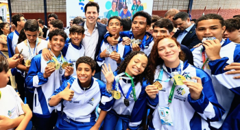 Daniel Vilela inaugura colégio de tempo integral voltado ao esporte em Goiânia